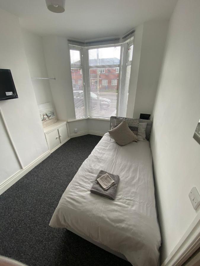 Hôtel 174 Boaler Street à Liverpool Extérieur photo