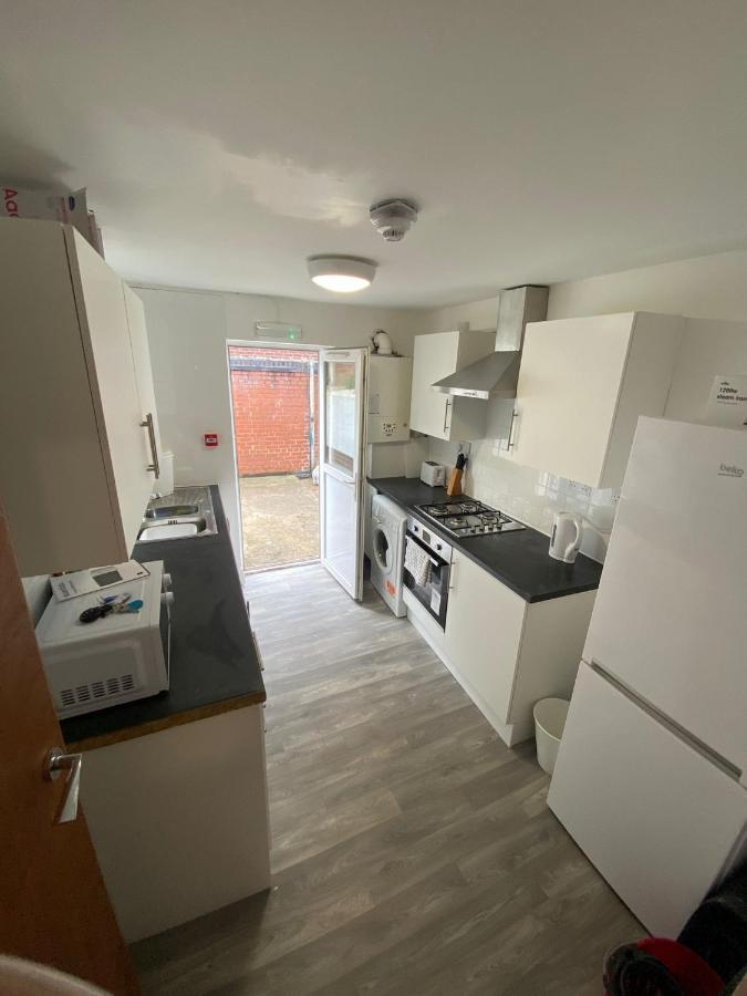 Hôtel 174 Boaler Street à Liverpool Extérieur photo